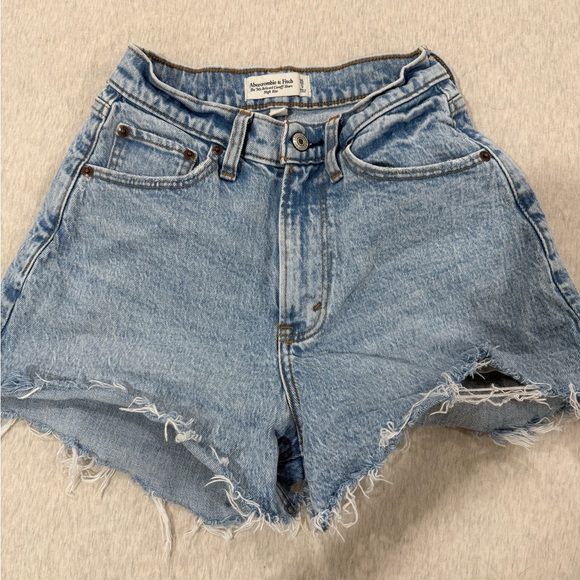 Abercrombie & Fitch Pants - Abercrombie & Fitch Women's 90s Relaxed Cutoff Curve Love Shorts